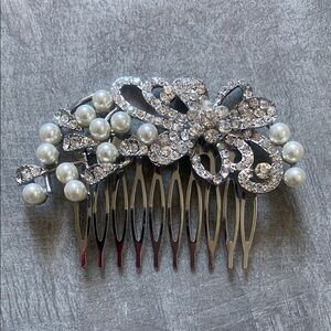 Elegant Silver and Pearl Hair Comb